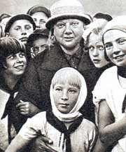 У Ленина и Крупской детей не было. Но Надежда Константиновна была создателем пионерской организации в СССР. Своих детей ей заменили пионеры