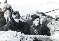 Генерал П.И. Батов (справа) на командном пункте под Сталинградом