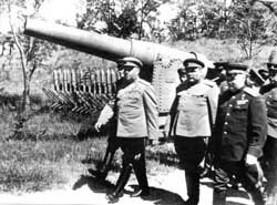 Слева направо: А.М. Василевский, Р.Я. Малиновский, К.А. Мерецков. Порт-Артур, 1945 г.