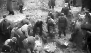Эксгумация трупов польских офицеров в Катынском лесу