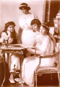 Великие княжны (слева направо): Мария, Татьяна, Анастасия и Ольга, Санкт-Петербург, 1914 г.