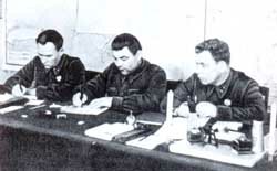 Командование Южного фронта (слева направо): дивизионный комиссар И.И. Ларин, генерал-лейтенант Р.Я. Малиновский, генерал-майор авиации К.А. Вершинин, 1941 г.